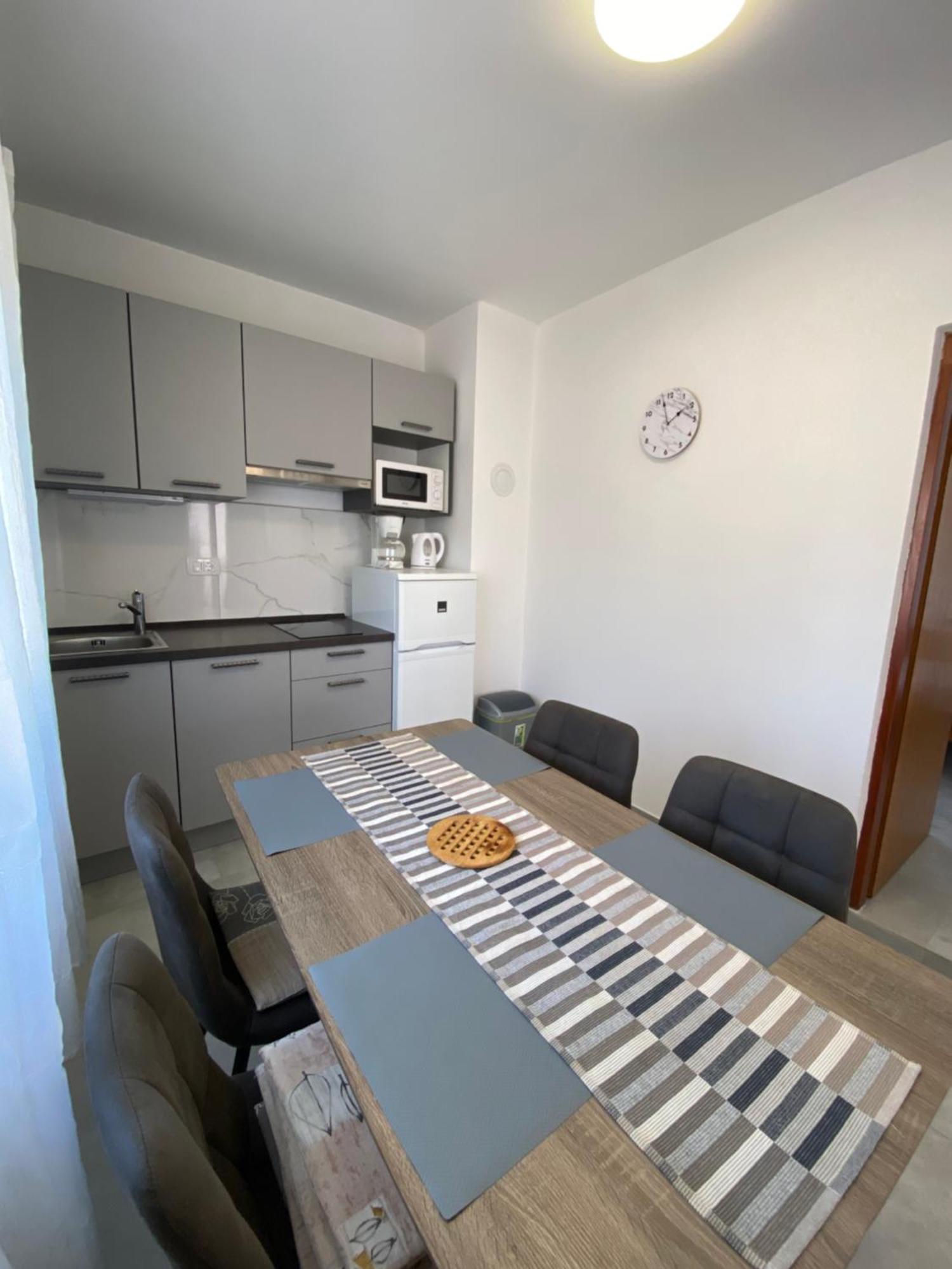 Apartmani Radosav Šilo Exteriör bild